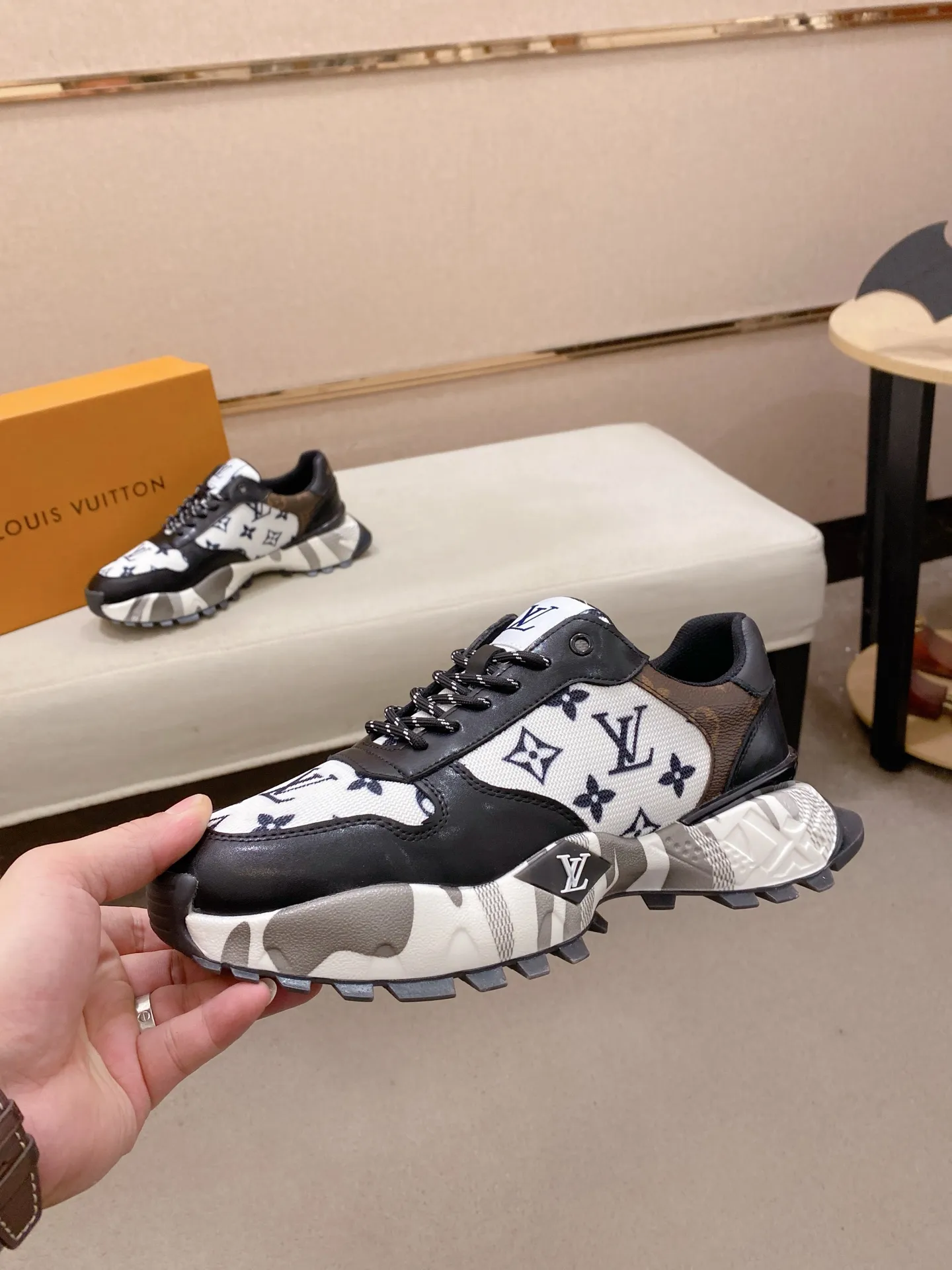 Men's shoes💰:442💰🇮🇹🇮🇹LV Louis Vuitton. The latest fashionable casual shoes are popular in physical stores. New spring and summer comfortable imported custom original cowhide, unique jacquard fabric element design. With sheepskin lining, Lv original bottom, [sun][sun] high-end packaging and high quality💪Details determine the quality, you can enter and exit the counter at will, welcome to compare🇮🇹Size 38-44